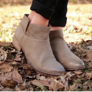 Seychelles snare distressed ankle booties